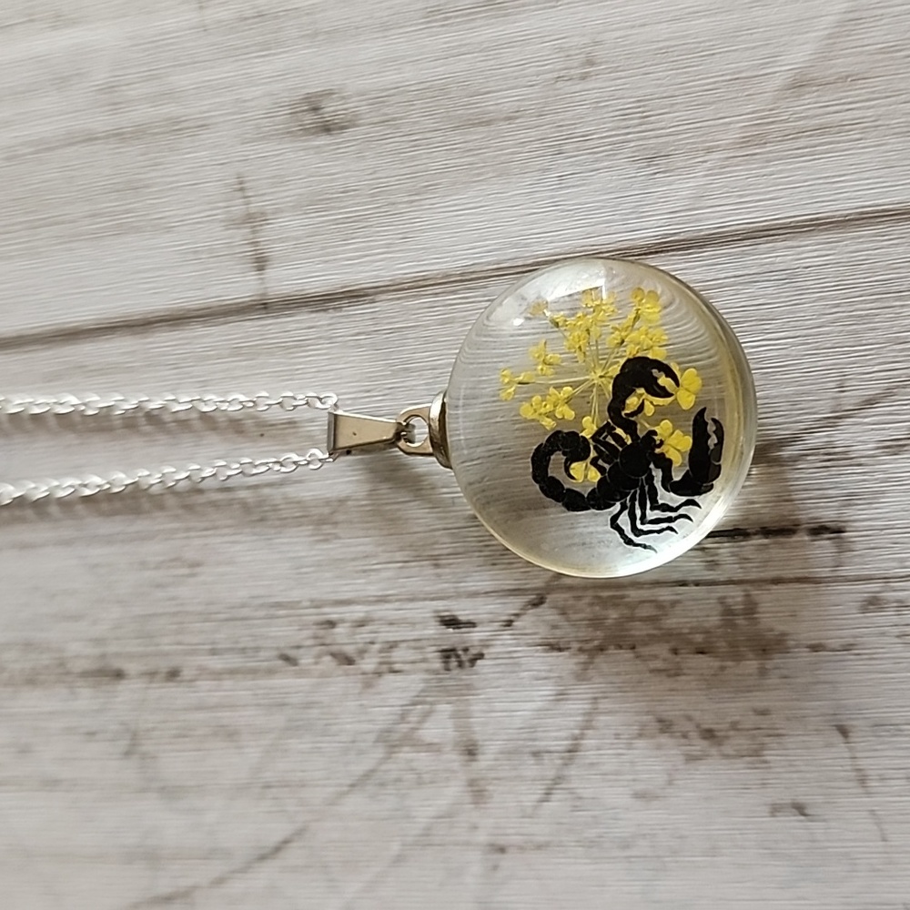 PRESSED Real flower and simulated Scorpion Necklace 925 Chain